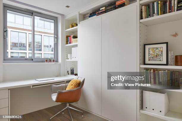 Desk space. Portman Square Apartment, London, United Kingdom. Architect: Chua Group, 2019.