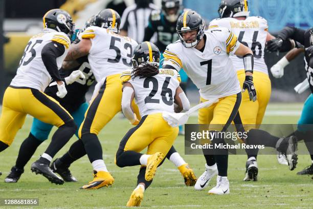 Ben Roethlisberger of the Pittsburgh Steelers hands the ball off to Anthony McFarland against the Jacksonville Jaguars at TIAA Bank Field on November...