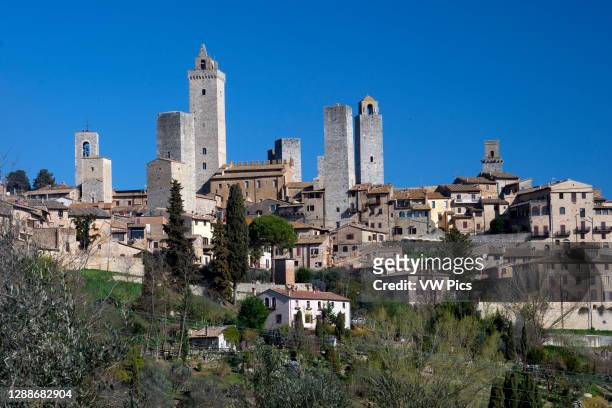 The medieval Tuscan town of San Gimignano, the Town of Fine Towers, Province of Siena, Tuscany, Italy.
