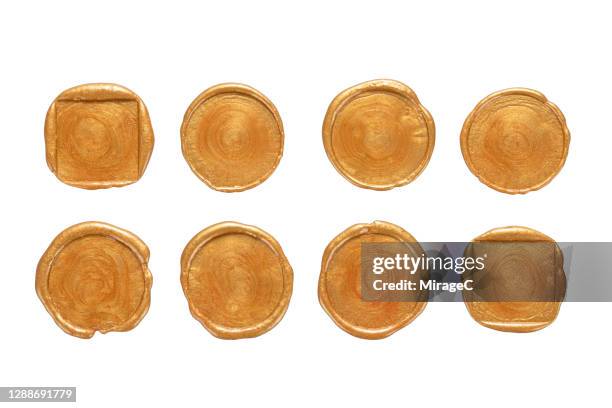 gold colored sealing wax stamp - heritage round one imagens e fotografias de stock