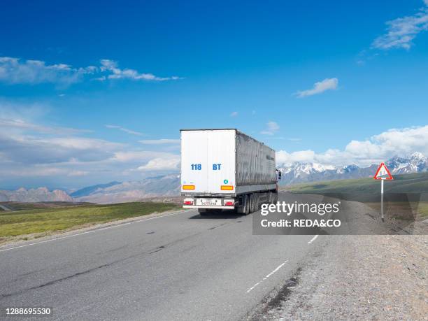 Irkeschtam mountan pass close to the chinese border. The Pamir Highway in Alaj valley in the Pamir mountian range. Asia, Central Asia, Kyrgyzstan.