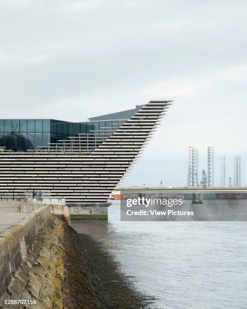 Along the bank of the River Tay. V&A Dundee, Dundee, United Kingdom. Architect: Kengo Kuma and Associates, 2018.