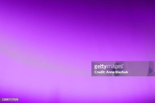 gradient abstract purple background in trendy color of 2021 year amethyst orchid - granate piedra semipreciosa fotografías e imágenes de stock