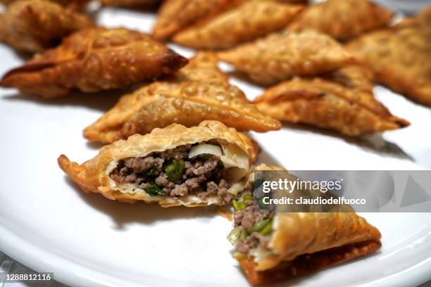 sambusa - samosa stock pictures, royalty-free photos & images