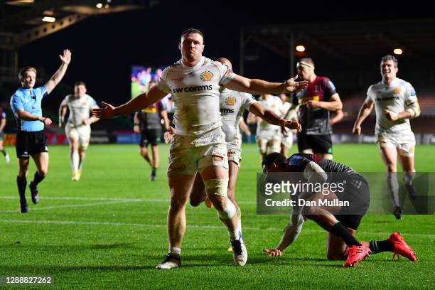 Sam Simmonds of Exeter Chiefs celebrates after scoring his side's first try during the Gallagher Premiership Rugby match between Harlequins and...