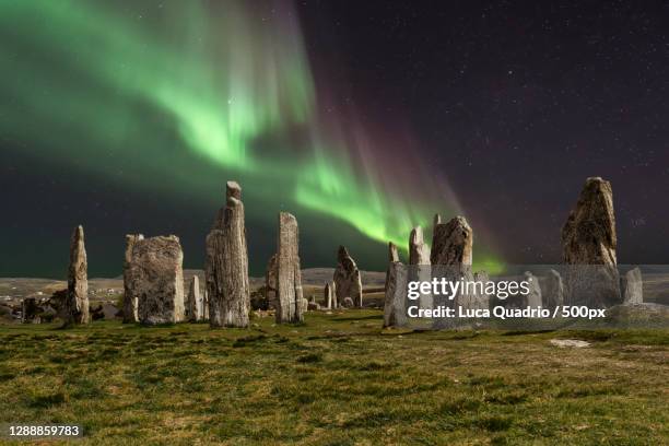 scenic view of aurora borealis against sky at night,callanish,scotland,united kingdom,uk - アウターヘブリディーズ ストックフォトと画像
