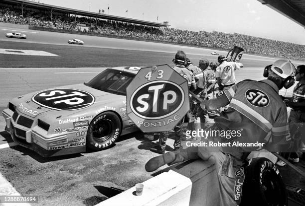 Driver Richard Petty makes a pit stop during the running of the 1987 Pepsi Firecracker 400 stock car race at Daytona International Speedway in...