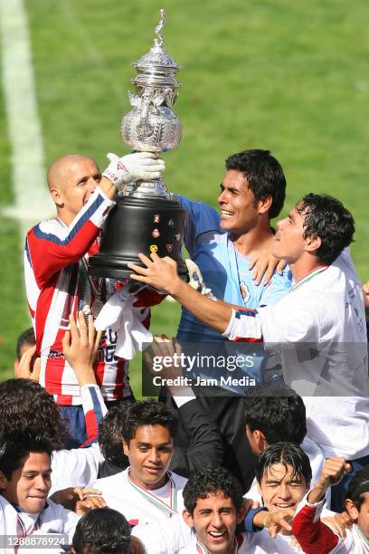 Adolfo Bautista, Oswaldo Sanchez and Omar Bravo of Chivas celebrate with the trophy during the final match of the Apertura Tournament 2006 on...