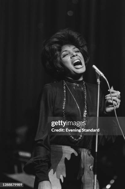 Welsh singer Shirley Bassey performs at the Royal Variety Show in London, UK, November 1971.