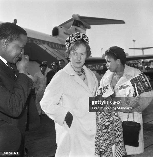 Ruth Williams Khama , the wife of Botswanan President Seretse Khama, UK, 1968. She is reading the book of 'The Dirty Dozen' by EM Nathanson.