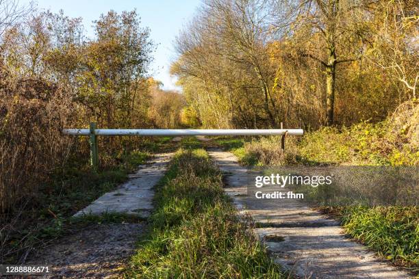 Unobstructive Path Obstruct Path Photos and Premium High Res Pictures - Getty Images