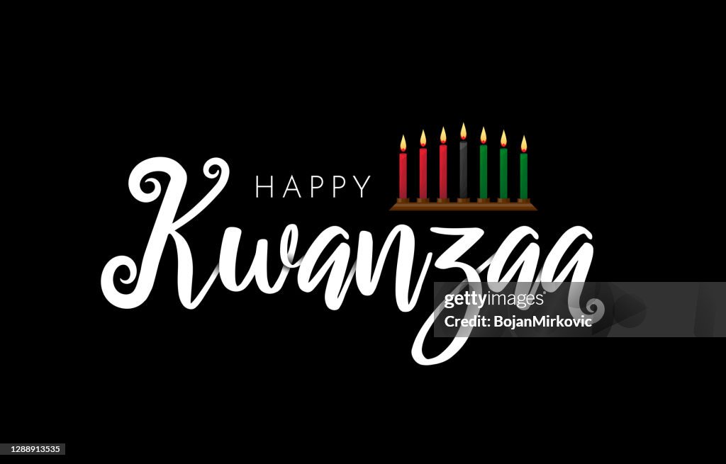 Gelukkige kletter kwanzaa die op zwarte achtergrond met kinara wordt geschreven. Vector
