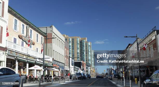 dunlop street east em downtown barrie, ontário, canadá - barrie - fotografias e filmes do acervo