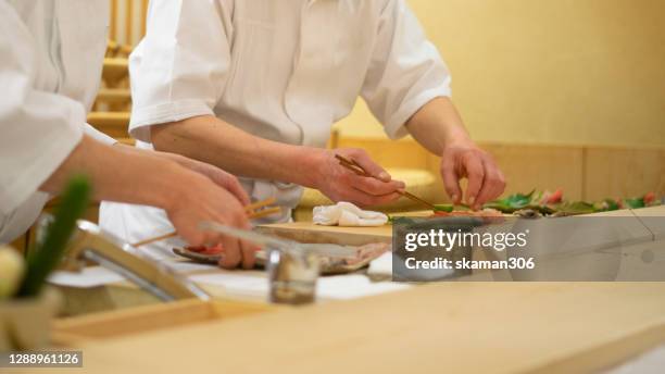 close up hand of japanese sushi chef cooking traditional japanese kaiseki food for customer - 料亭 ストックフォトと画像