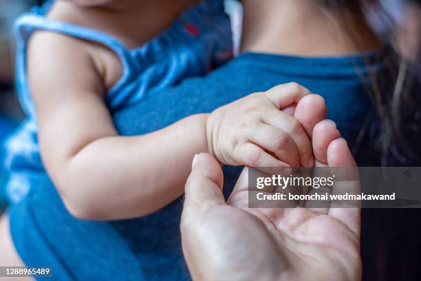 father and child holding hands - adoption photos et images de collection