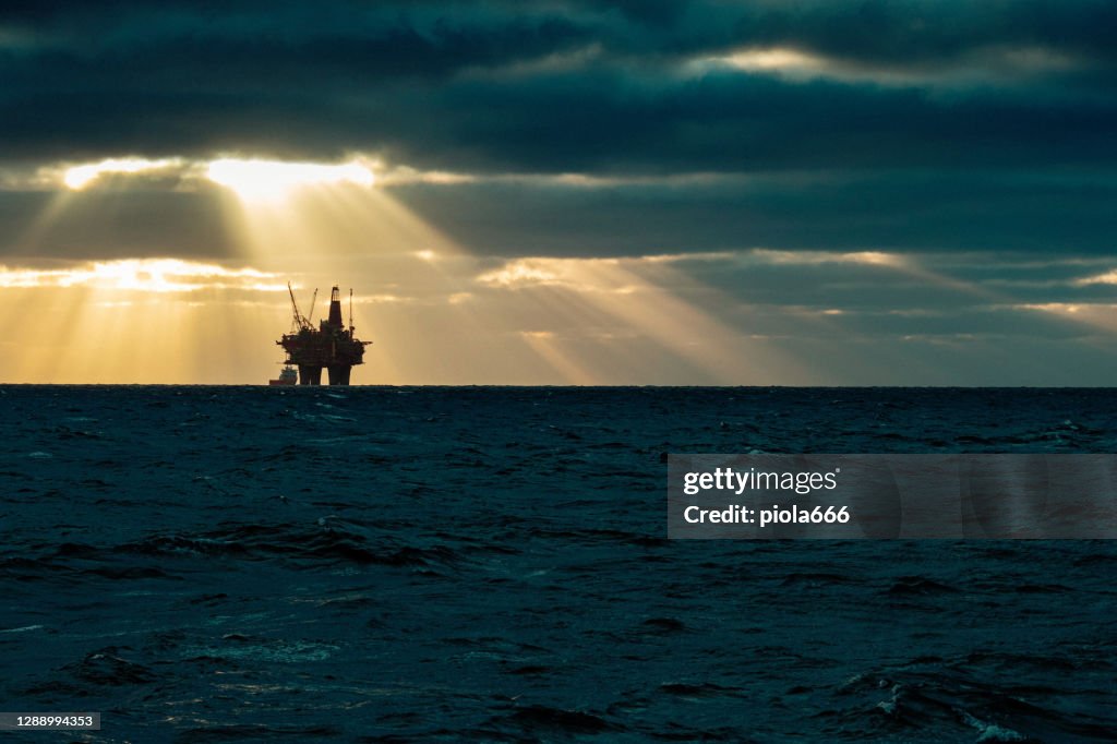 Industriell oljerigg offshore plattform: bort från en hållbar resurs