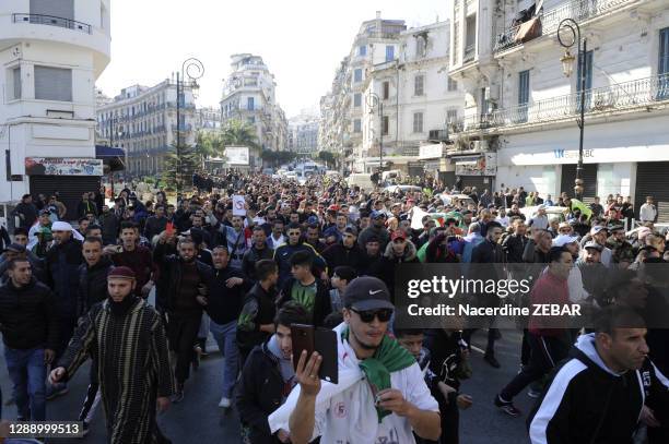 Des milliers de manifestants ont marché contre la candidature d'Abdelaziz Bouteflika aux prochaines elections presidentielles d'avril 2019 pour un...