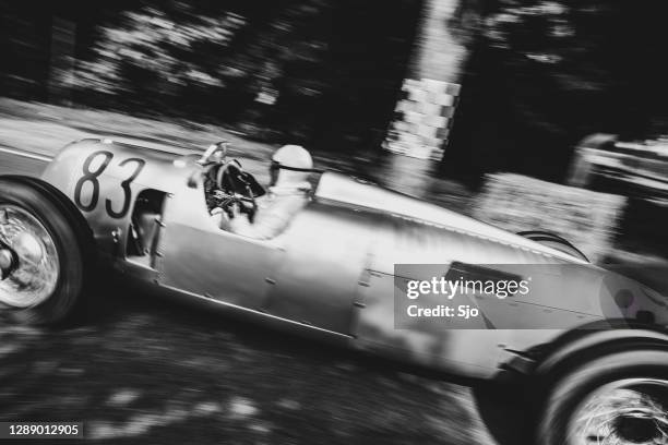 auto union grand prix rennwagen type c v16 voiture de course en noir et blanc - car show photos et images de collection