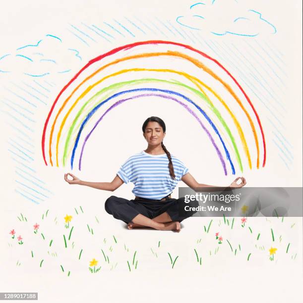 woman meditating with rainbow - cómodo conceptos fotografías e imágenes de stock