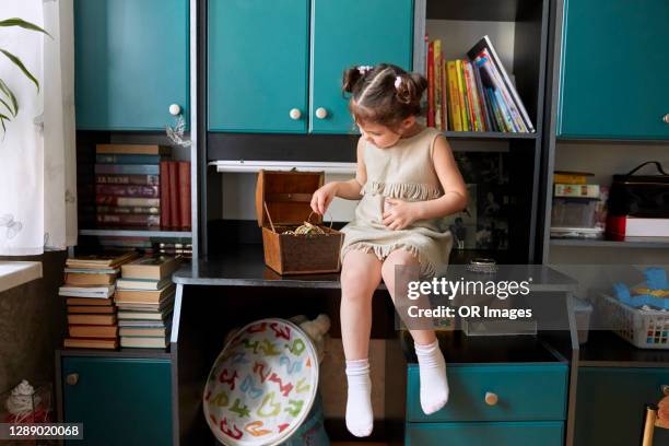 toddler girl at home choosing jewelry from box - schmuckschatulle stock-fotos und bilder