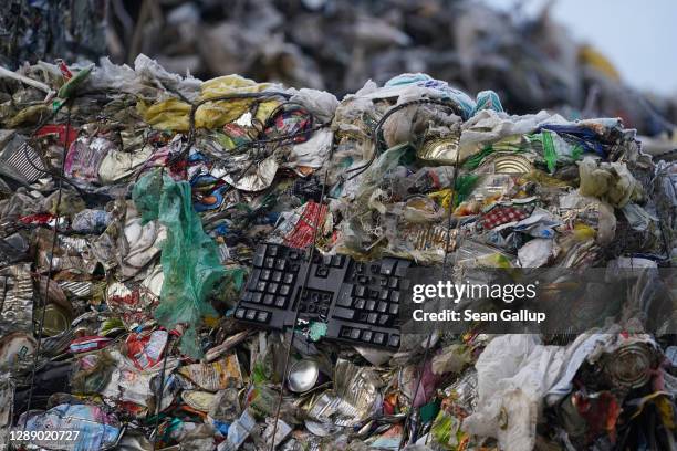 Garbage Keyboards 4,032 Old Style Computer Stock Photos, High-Res Pictures, and Images ...