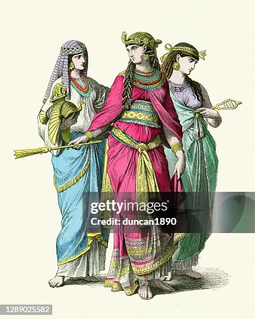 An ancient Egyptian queen and her handmaidens, History fashion