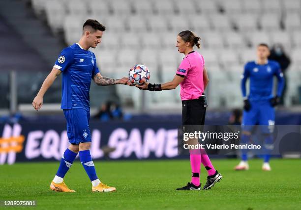 Match referee, Stephanie Frappart interacts with Benjamin Verbic of Dynamo Kyiv during the UEFA Champions League Group G stage match between Juventus...