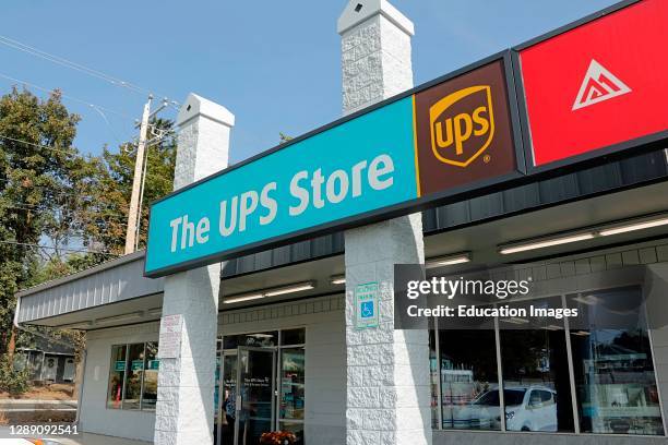First Ups Store The Ups Store Photos and Premium High Res Pictures - Getty Images