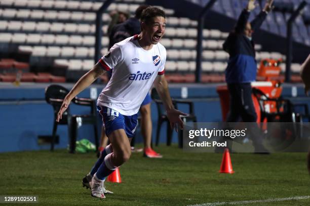 Emiliano Martínez of Nacional celebrates after scoring the fifth penalty in the penalty shootout during a round of sixteen second leg match of Copa...