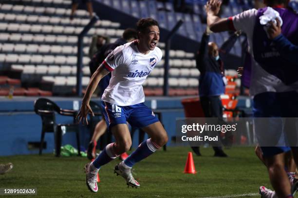 Emiliano Martínez of Nacional celebrates after scoring the fifth penalty in the penalty shootout during a round of sixteen second leg match of Copa...