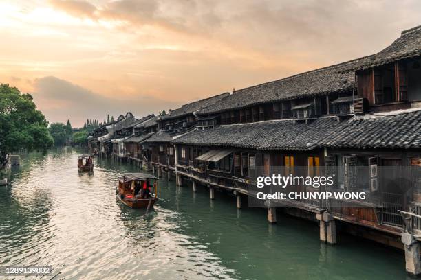 landschaft von wuzhen, einer historischen malerischen stadt - suzhou china stock-fotos und bilder