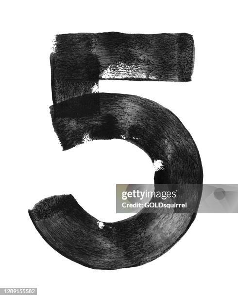 ilustraciones, imágenes clip art, dibujos animados e iconos de stock de forma pintada a mano del número cinco - ilustración vectorial abstracta hecha por rodillo estrecho sumergido en pintura negra gruesa - movimientos de mano lenta reflejan la marca 5 prevista en el fondo de papel blanco en blanco con increíbles imperfecci - cifras financieras
