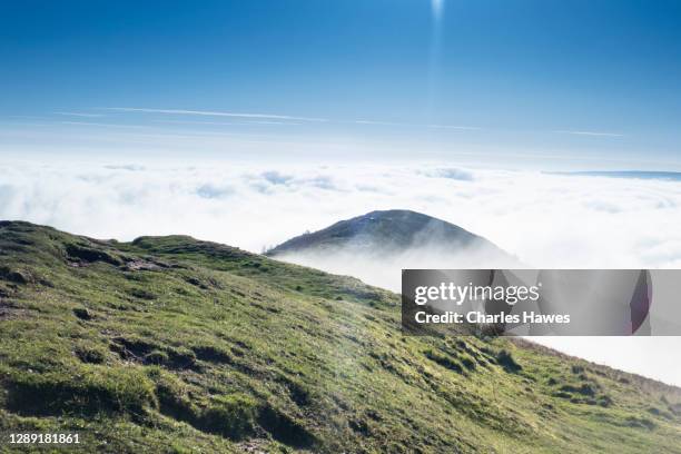 cloud inversion and view to distant hills;image taken from the skirrid in monmouthshire, south wales, uk. november - inversion_(meteorology) stock-fotos und bilder