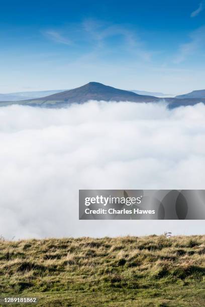 cloud inversion and view to sugar loaf;image taken from the skirrid in monmouthshire, south wales, uk. november - inversion_(meteorology) stock-fotos und bilder