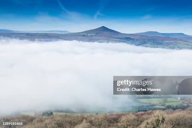 cloud inversion and view to sugar loaf;image taken from the skirrid in monmouthshire, south wales, uk. november - inversion_(meteorology) stock-fotos und bilder