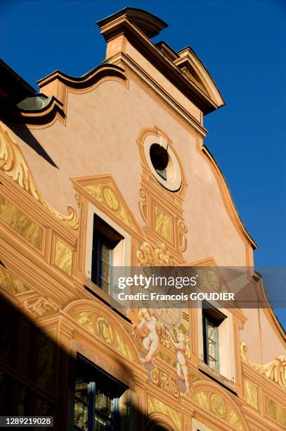 Peinture décorative en trompe-l'oeil sur une façade réalisée par Edgar Mahler à Strasbourg le 16 mai 2013, France