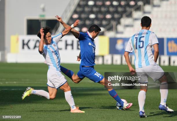 Giovanni Moreno of Shanghai Shenhua shots at goal during the AFC Champions League Group F match between Shanghai Shenhua and Ulsan Hyundai at the...