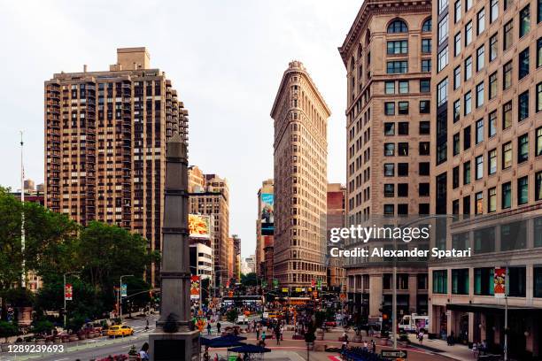 broadway and flatiron building, new york city, usa - flatiron district stock pictures, royalty-free photos & images