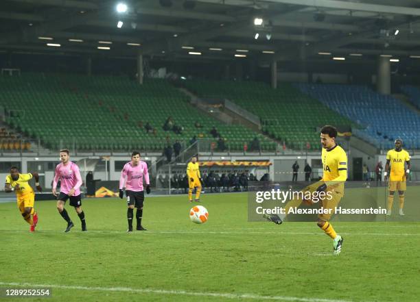 Dele Alli of Tottenham Hotspur scores their team's third goal during the UEFA Europa League Group J stage match between LASK and Tottenham Hotspur at...