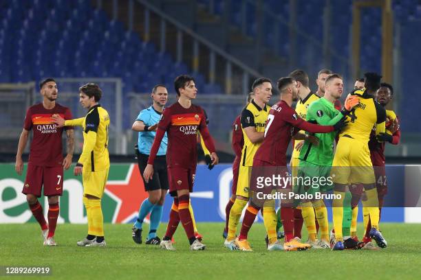 Mohamed Ali Camara of BSC Young Boys argues with Amadou Diawara of Roma after being sent off as David von Ballmoos of BSC Young Boys reacts during...