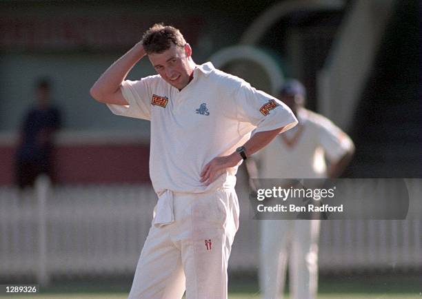 S ANGUS FRASER FEELS THE HEAT DURING ENGLAND VERSUS THE AUSTRALIAN CRICKET ACADAMY ON THE ASHES CRICKET TOUR AT THE NORTH SYDNEY OVAL IN SYDNEY,...