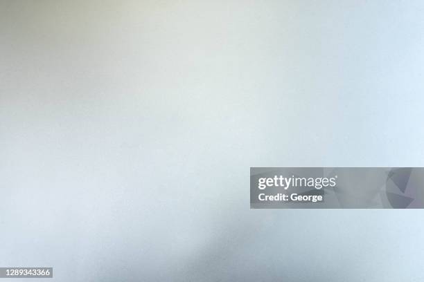 shiny brushed metal background - metal texture stockfoto's en -beelden