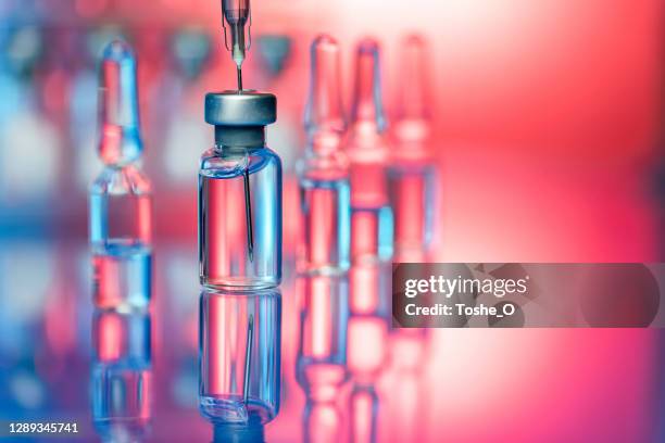 vaccine in laboratory - flu shot and covid-19 vaccination - pharmaceutical imagens e fotografias de stock