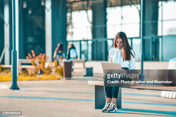 the girl uses a laptop - beautiful college girls stock pictures, royalty-free photos & images