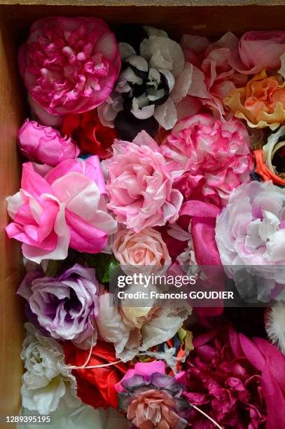 Détail d'un tiroir avec des fleurs Etablissements Legeron 20 rue des Petits Champs dans le 2ème arrondissement de Paris le 6 mars 2018, France.