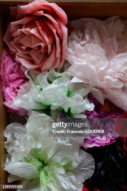 Détail d'un tiroir avec des fleurs Etablissements Legeron 20 rue des Petits Champs dans le 2ème arrondissement de Paris le 6 mars 2018, France.