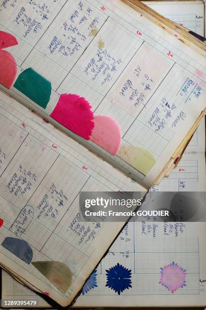 Détail d'un nuancier Etablissements Legeron 20 rue des Petits Champs dans le 2ème arrondissement de Paris le 6 mars 2018, France.