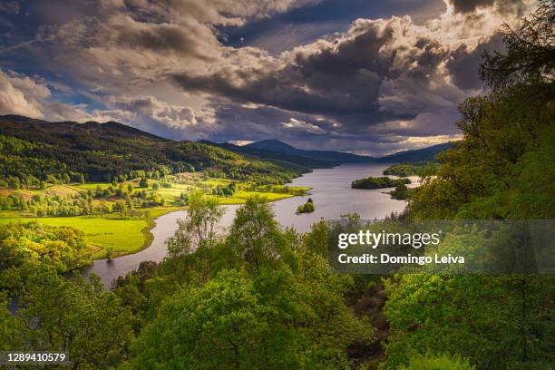 panoramic landscape view in scotland - perth escócia imagens e fotografias de stock