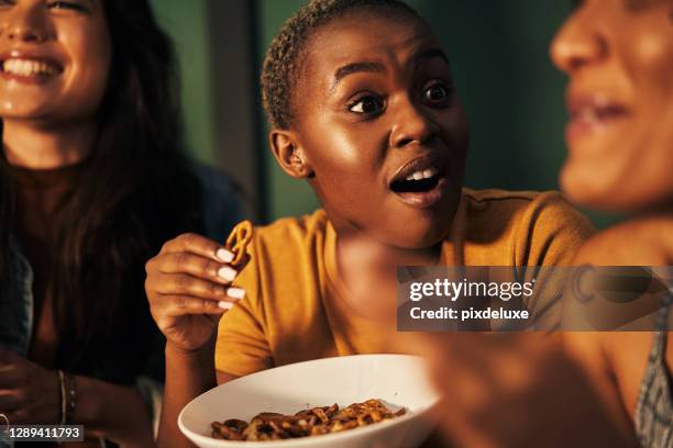 ik hou ervan om tijd door te brengen met mijn meisjes - pretzel stockfoto's en -beelden
