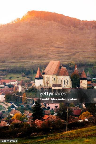 fortified church in biertan village, transylvania, romania - transilvania fotografías e imágenes de stock
